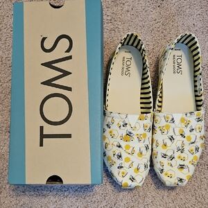TOMS Floral Bee Print Alpargata Size 8